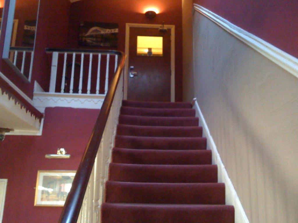 Mersey Hotel Widnes Buitenkant foto