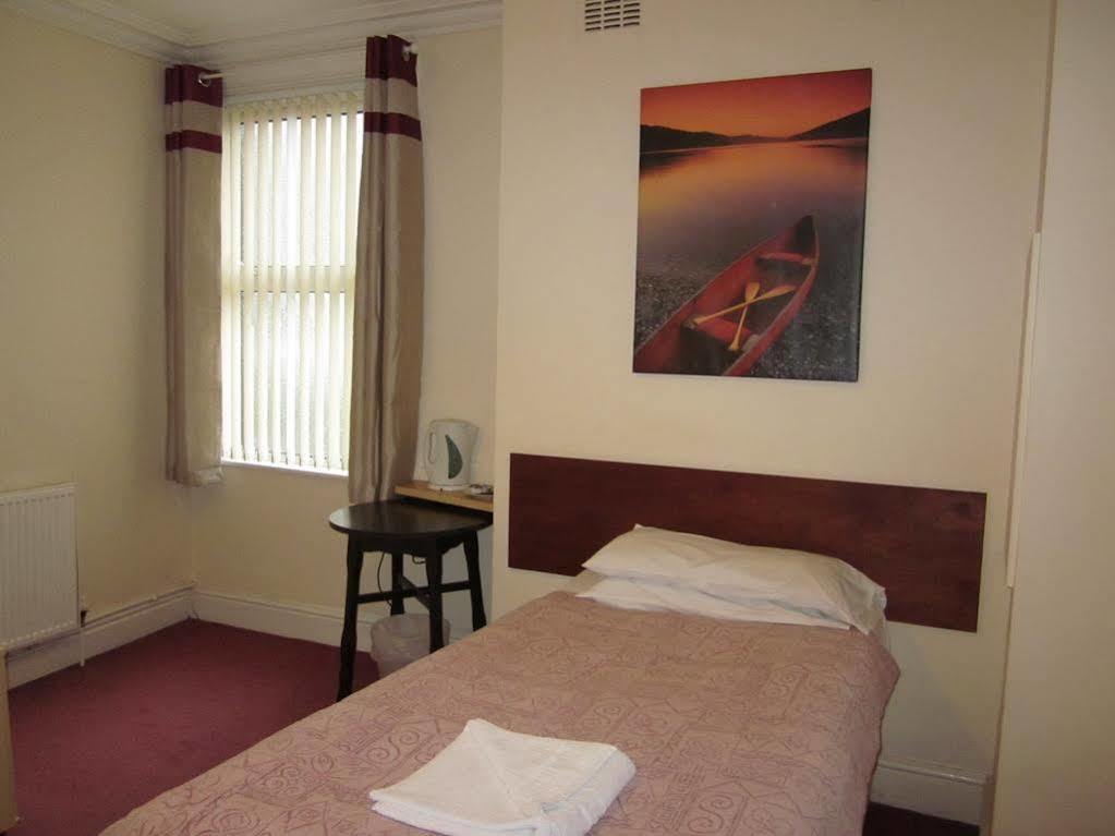 Mersey Hotel Widnes Buitenkant foto